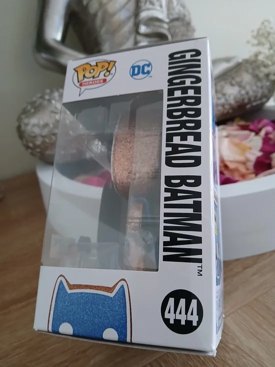 🔥NIB Funko Pop DC Super Heroes Gingerbread Batman Diamond Collection #444 - Picture 7 of 7